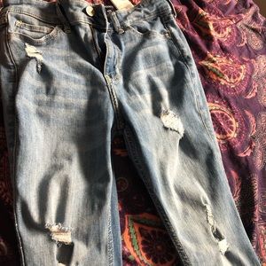 HOLLISTER HIGH WAISTED JEANS